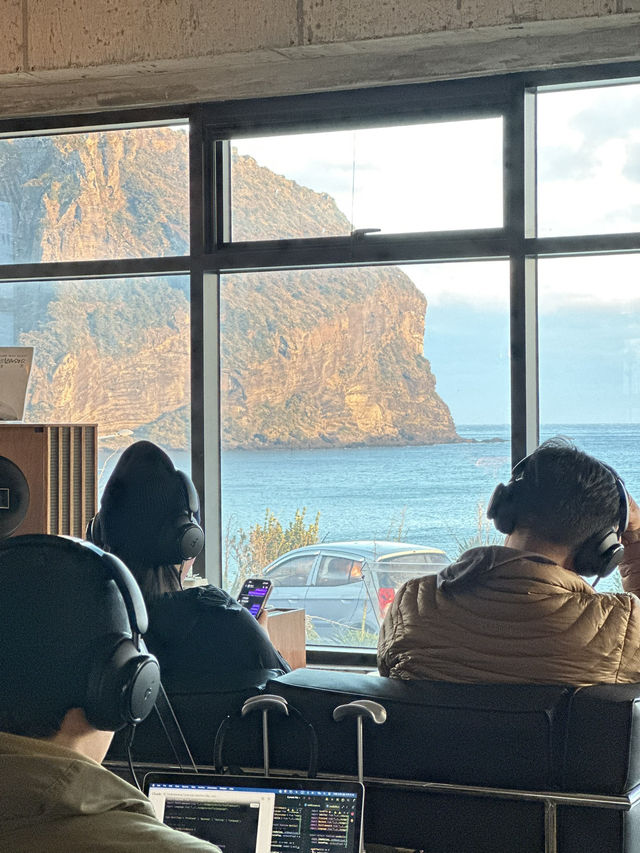 🎧 제주 ’월간레코드‘ 성산일출봉을 바라보며 LP음악을 감상할 수 있는 감성 넘치는 청음카페