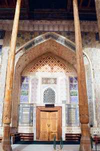 A Sight of Architectural Wonder — "Supersized Chopsticks" at the Bolo Hauz Mosque of Bukhara