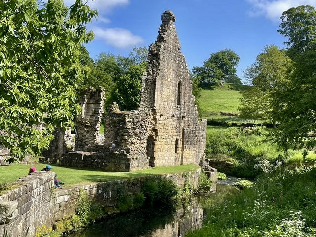 原來殘缺也可以這麼美～噴泉修道院Fountains Abbey