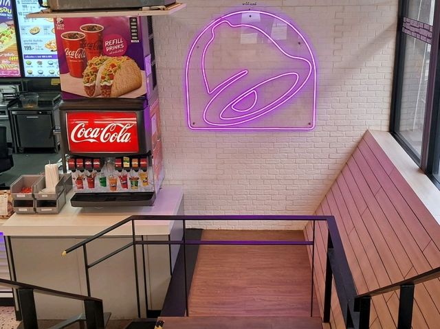  fun BD  dining experience with friends at Taco Bell