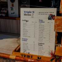 คาเฟ่ริมชายหาดบางแสน วิวทะเลสุดชิลที่ Triple N 