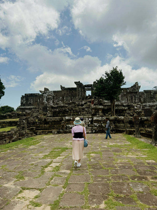 "Prasat Preah Vihear: Cambodia’s Temple in the Sky ☁️"