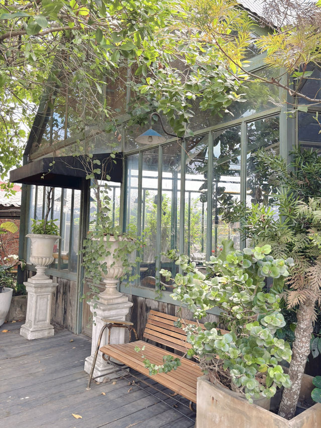 CAFE DE COF คาเฟ่สุดร่มรื่นที่ บ้านบึง