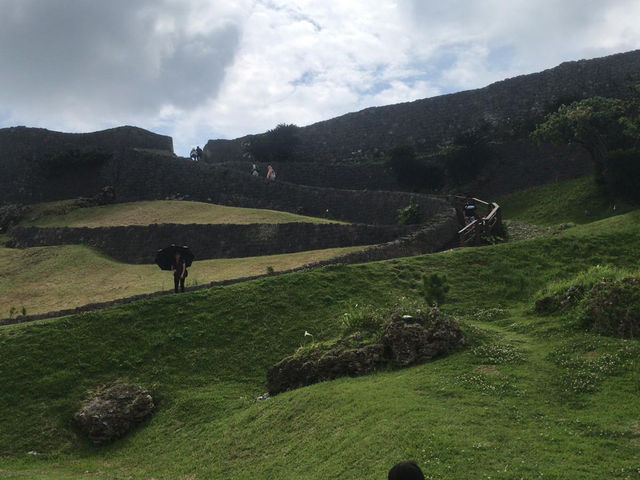 勝連城跡：沖繩的歷史遺跡🏰