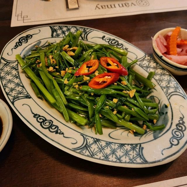 단일 여행기간 최초 재방 맛집! 뭐 하나 빠지는 것 없이 맛있는 베트남 식당. <반마이 (van may)>