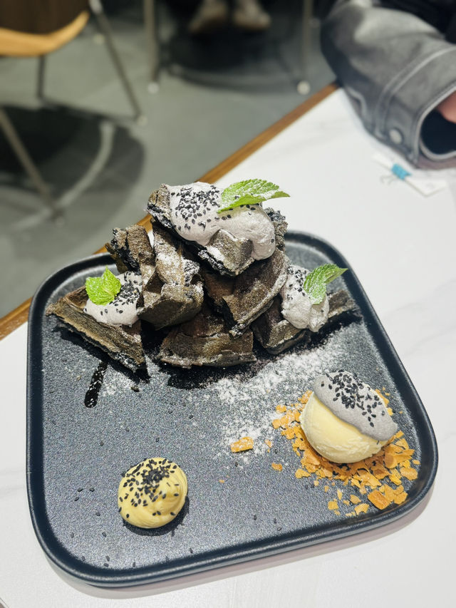 🔥【啟德網球牆打卡Cafe！高質fusion菜+邪惡芝士瀑布🧀】  
