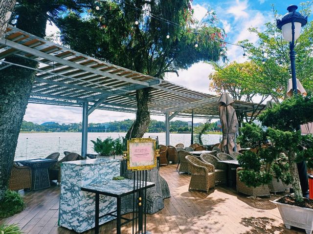 越南大叻春香湖畔著名網紅打卡拍照餐廳：水榭餐厅Nhà Hàng Thủy Tạ，適合休閒用餐打卡拍照📸