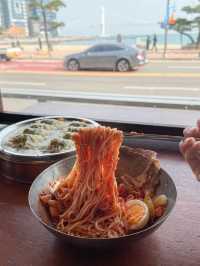 광안리 오션뷰 1열 밀면 맛집 “동면식 밀면”