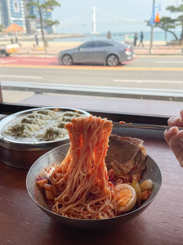 광안리 오션뷰 1열 밀면 맛집 “동면식 밀면”