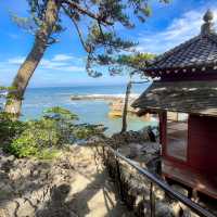 【五浦の絶景×文化遺産】波打ち際の六角パビリオン、岡倉天心ゆかりの「六角堂」 