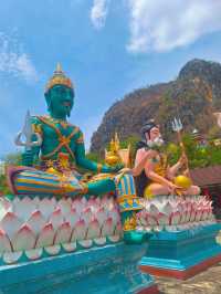 วัดเขาอีส้าน เทพประธาน