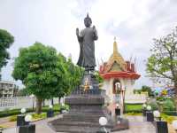 พามาสักการะศาลหลักเมือง จังหวัดสิงห์บุรี