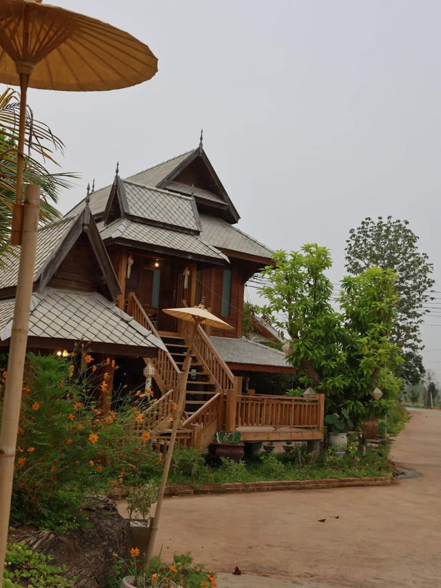 “หลงนา คาเฟ่” (Lhong Na Cafe)