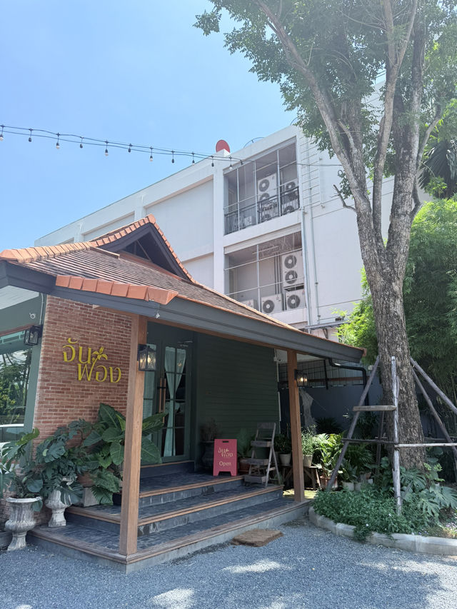 📍คาเฟ่ขนมไทยเปิดใหม่ที่ใครๆก็ต้องมาเช็คอิน