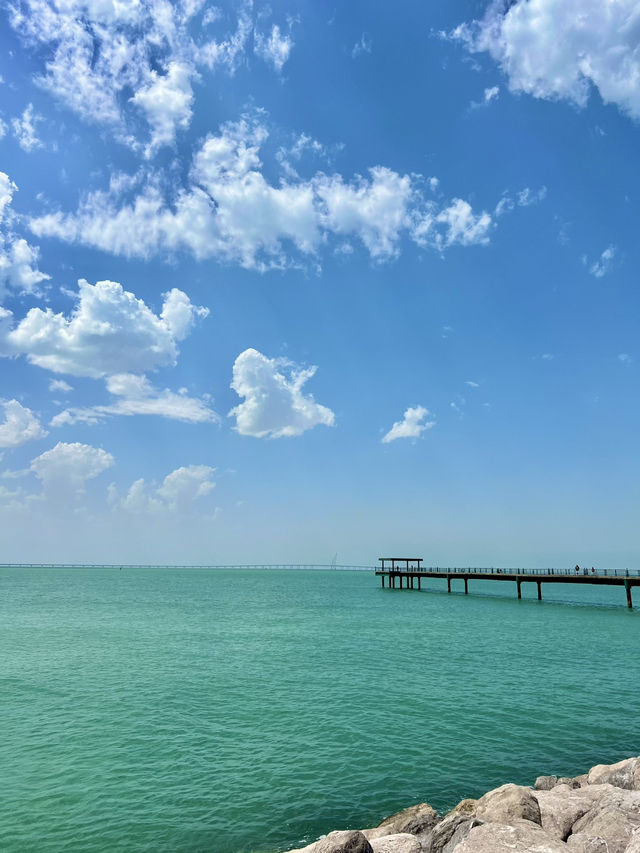 A Quiet Day Wandering Through Kuwait – Bayside Walks & Tower Views