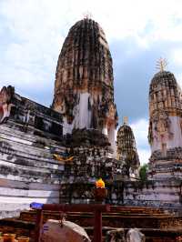 วัดมหาธาตุ ราชบุรี – สัมผัสความสงบในเงาอดีต