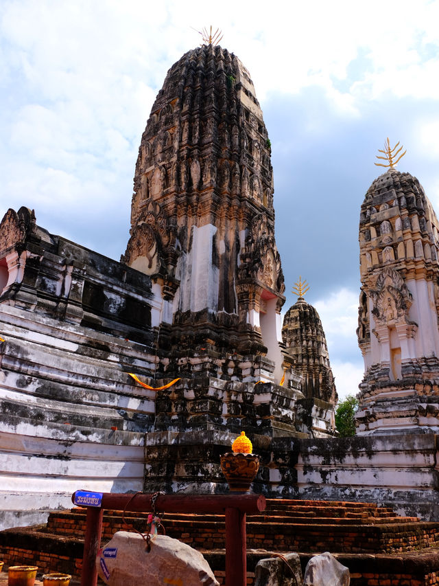วัดมหาธาตุ ราชบุรี – สัมผัสความสงบในเงาอดีต