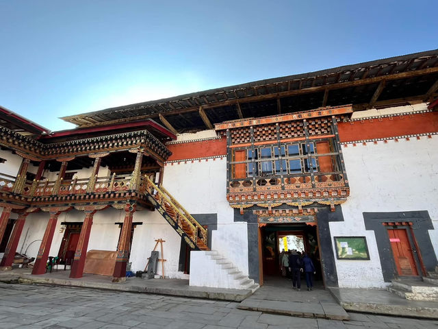 Phobjikha Valley – Blue Skies & Quiet Beauty 
