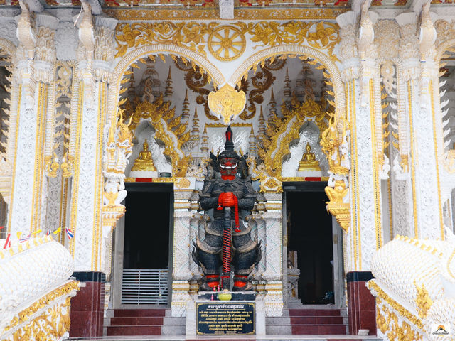 วัดเขาพลอย 