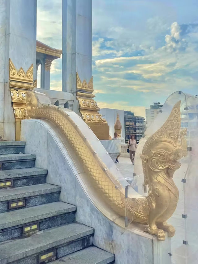 เที่ยวชม วัดไตรมิตรวิทยารามวรวิหาร กรุงเทพ