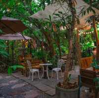 คาเฟ่เล็กๆในสวนบรรยากาศสุดชิลล์ร่มรื่น นั่งจิบกาแฟ