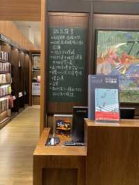 誠品書店 📘📙 花蓮 天空雲朵 ☁️ 燈