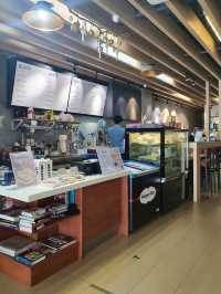Neighborhood cafe with excellent drinks