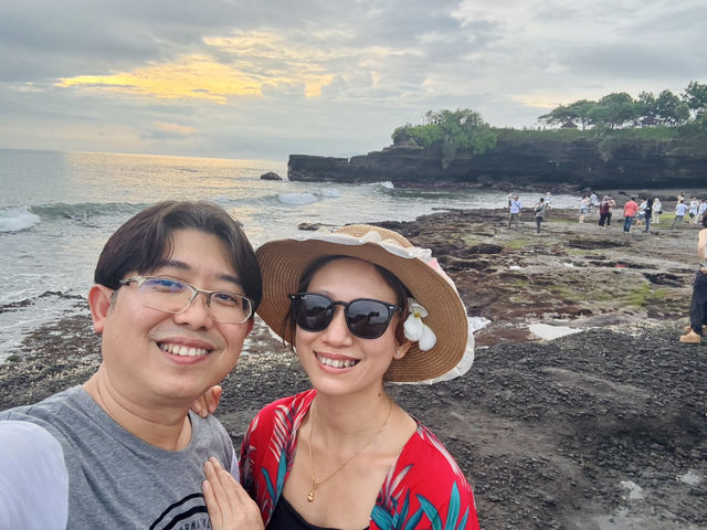 “Caught the Golden Hour at Tanah Lot Temple 💛🏜️”