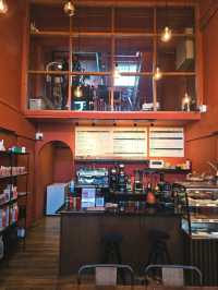 Lapinta Cafe & Roastery คาเฟ่สีส้ม