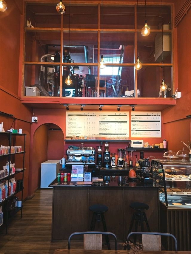 Lapinta Cafe & Roastery คาเฟ่สีส้ม