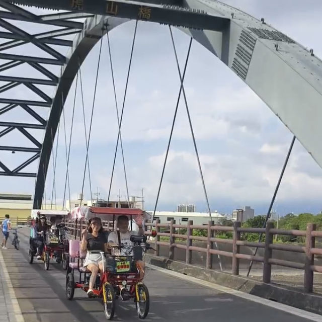 南寮漁港看風箏及騎電動車趣