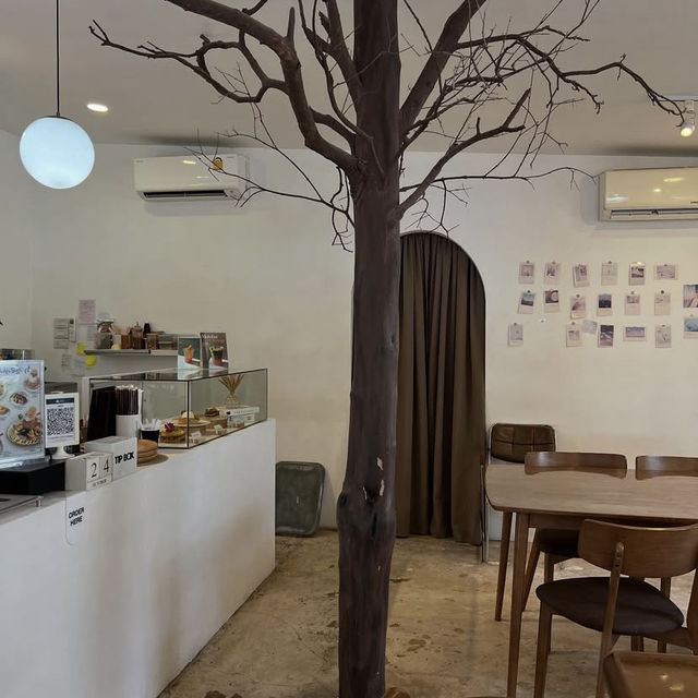 📍 Coming Home Café – ราไวย์ ภูเก็ต