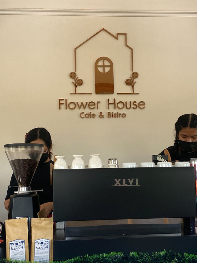 คาเฟ่สวนดอกไม้ 🌸