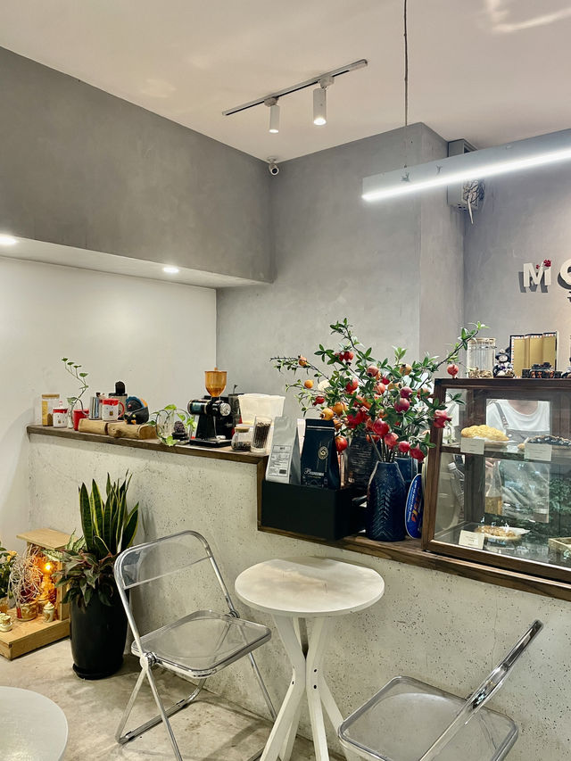 한적한 감성의 히든 카페☕️ Monocle Coffee 하노이 
