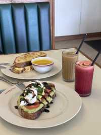🥪 Wilhelmina Seminyak – 조용한 골목의 샌드위치 한 끼
