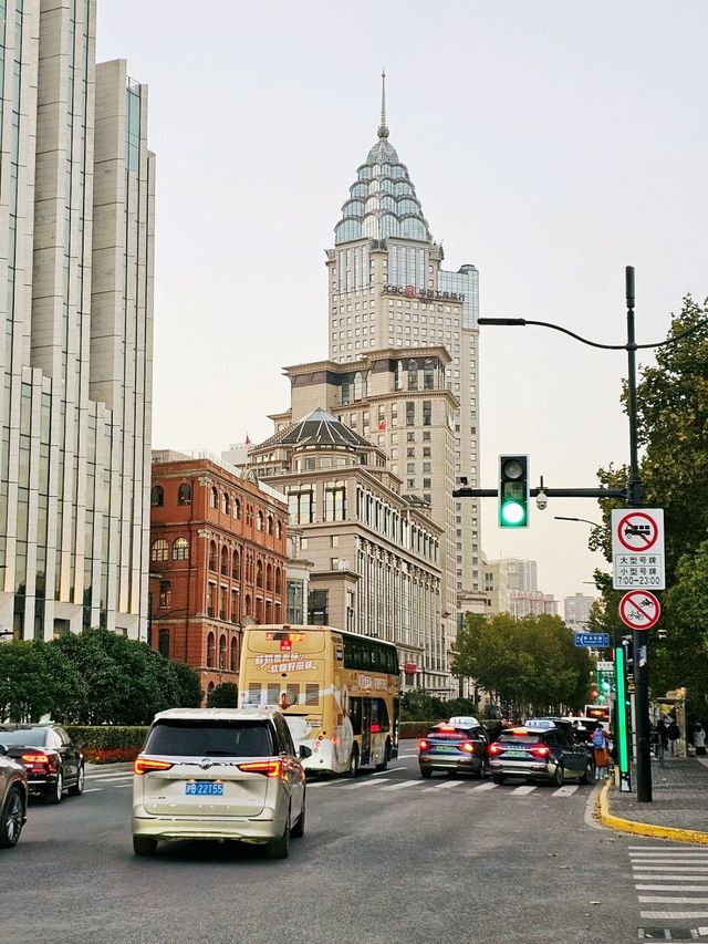 City Lights & Skyline Dreams – Exploring The Bund