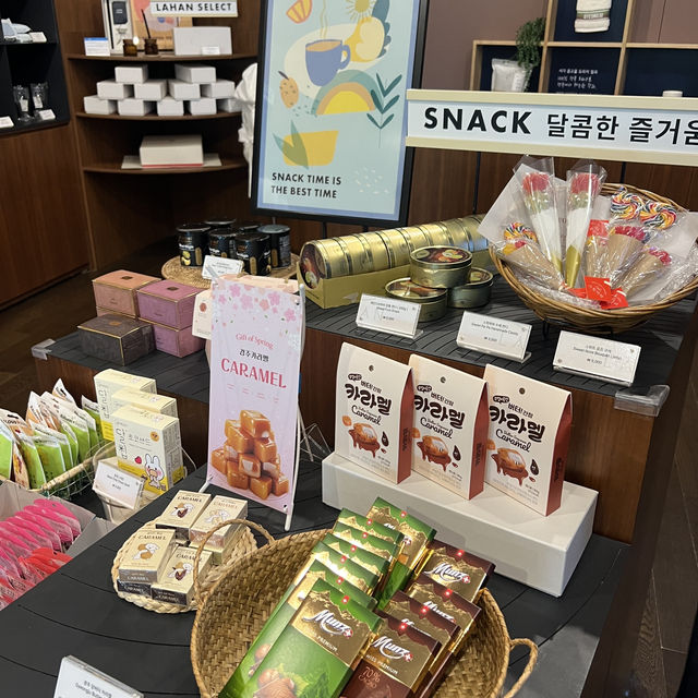 호캉스에 분위기 한 스푼🍷 라한셀렉트 와인샵