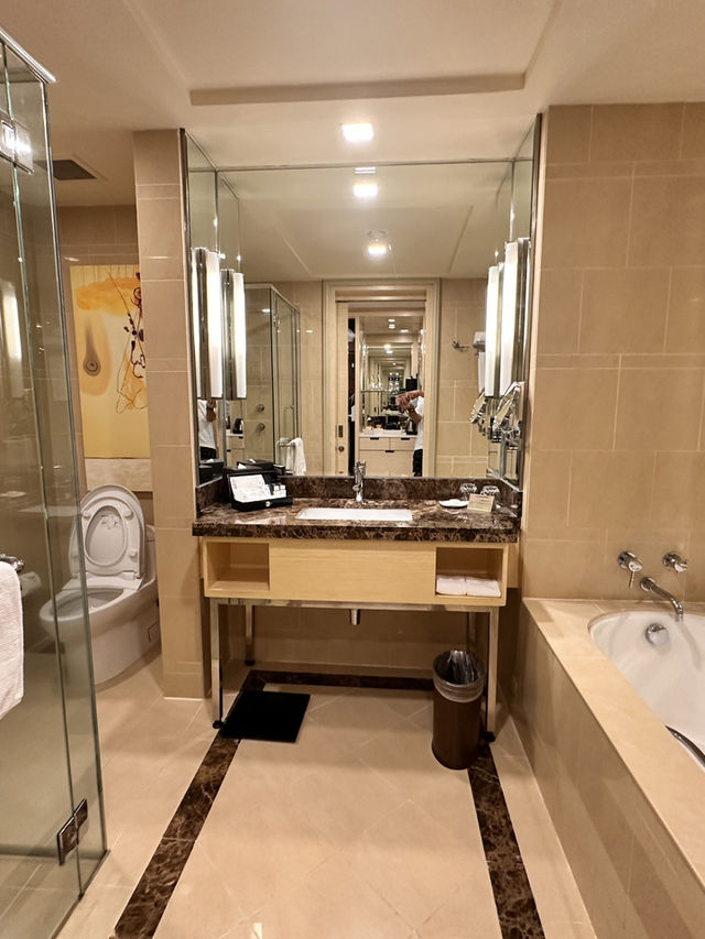 One World Hotel: 5-Star Comfort in the City