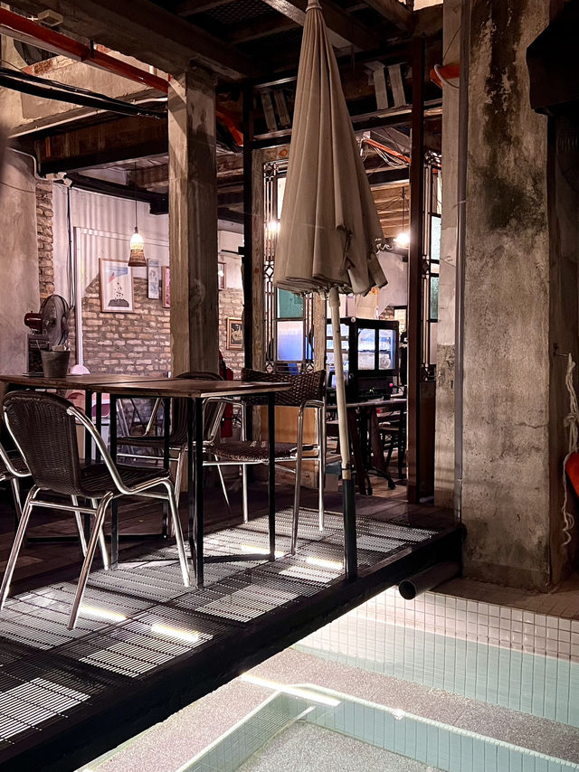 Vintage Vibes, Bold Brews – Only at Kleptokrat