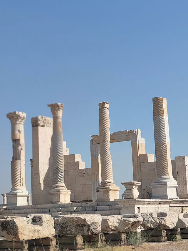天空の図書館と劇場、ペルガモン遺跡で古代ギリシャの知と美に触れる旅。 
