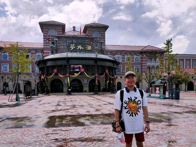 The Dream Bund Resort with Its Broadway Show !