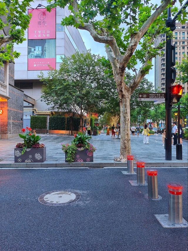 ✨ “Gateway to Xintiandi: Madang Road’s Stylish Link”