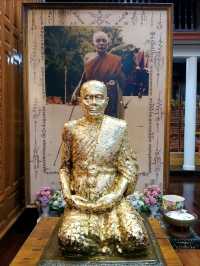 ชมถ้ำศักดิ์สิทธิ์และชมวิวเมืองที่วัดเขาบันไดอิฐกัน