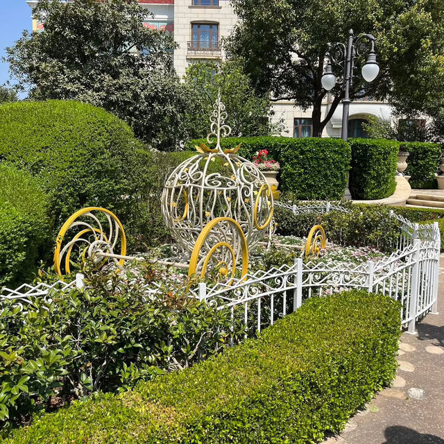 🏰 Staying at Shanghai Disneyland Hotel – Where Magic Begins Before the Park!