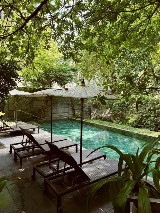 LUXX Langsuan Hotel