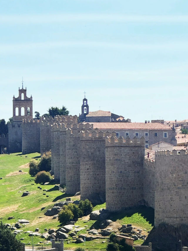 Revolving Around the Beauty of Architecture: Eyes on Spain 