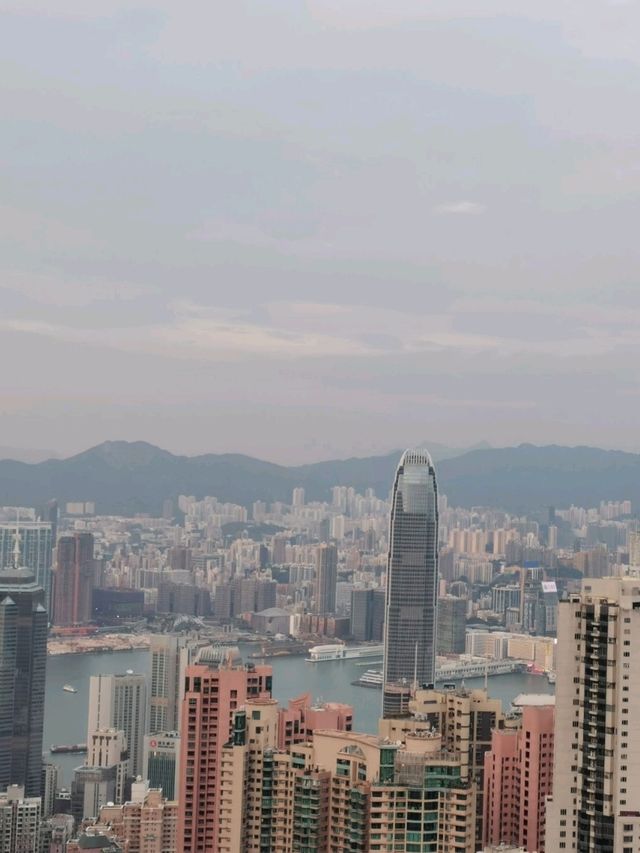 ชมวิวพระอาทิตย์ตกดินที่ Victoria Peak, Hongkong 🌄