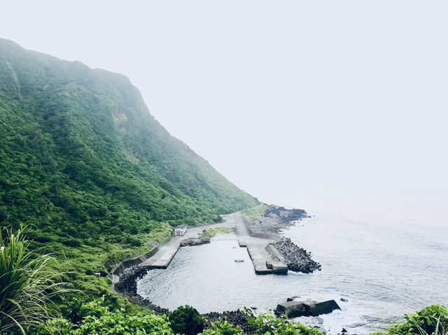 🌊「海是藍的,風是鹹的,蘭嶼是靈魂自由的方向。」 🌊「海是藍的,風是鹹的,蘭嶼是靈魂自由的方向。」