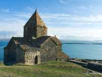 【アルメニア】セヴァン湖畔に立つ修道院「セヴァナヴァンク」