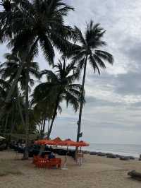 สัมผัสหาดทรายขาวและพระอาทิตย์ตกที่หาดคึกคัก🏖️